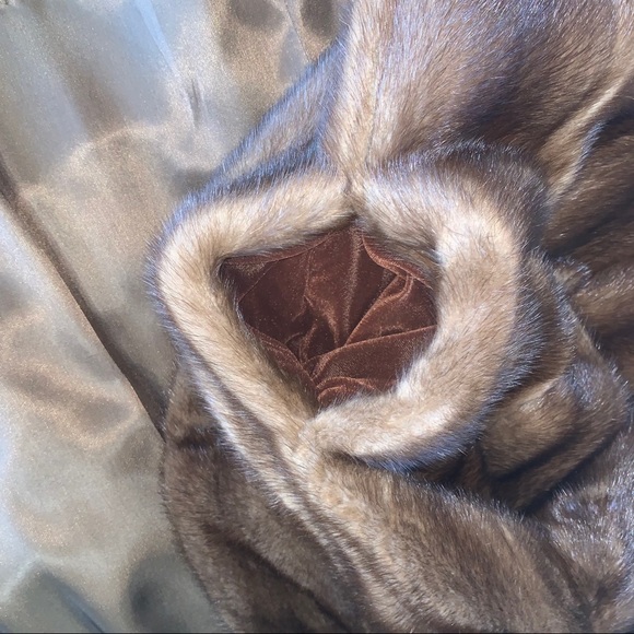 Genuine Vintage Mink Fur Coat in Brown - Picture 7 of 13
